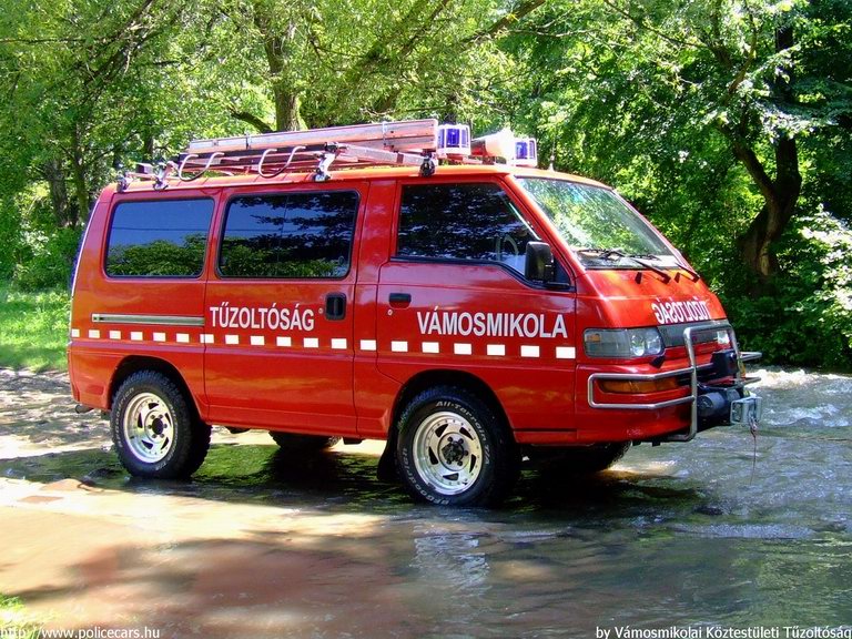 Mitsubishi L-300, Vámosmikolai Önkéntes Tûzoltóság, fotó: Vámosmikolai Köztestületi Tûzoltóság
Keywords: tûzoltóautó ÖT magyar Magyarország tûzoltó tûzoltóság FKS-682 fire firetruck Hungary hungarian