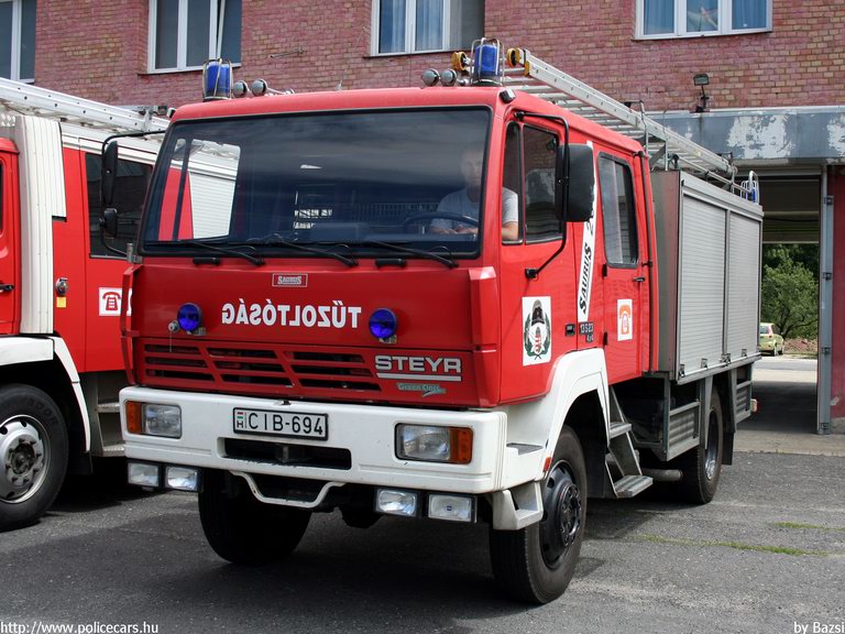 Steyr 13s23, Tiszaújvárosi Hivatásos Önkormányzati Tûzoltóság, fotó: Bazsi
Keywords: tûzoltóautó HÖT magyar Magyarország tûzoltó tûzoltóság CIB-694 fire firetruck Hungary hungarian