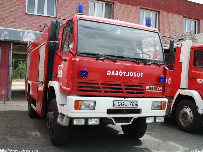 Steyr 13s23, Tiszaújvárosi Hivatásos Önkormányzati Tûzoltóság, fotó: Bazsi
Keywords: tûzoltóautó HÖT magyar Magyarország tûzoltó tûzoltóság CIB-694 fire firetruck Hungary hungarian