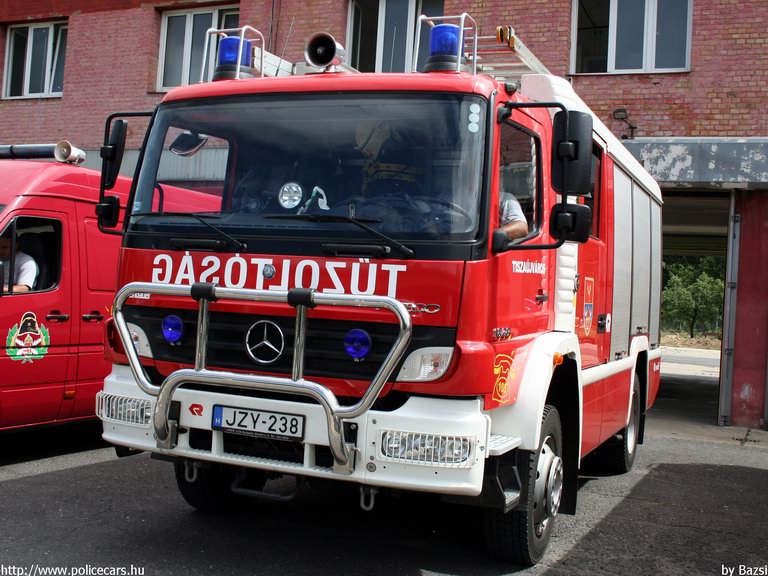 Mercedes Atego, Tiszaújvárosi Hivatásos Önkormányzati Tûzoltóság, fotó: Bazsi
Keywords: tûzoltóautó HÖT magyar Magyarország tûzoltó tûzoltóság JZY-238 fire firetruck Hungary hungarian