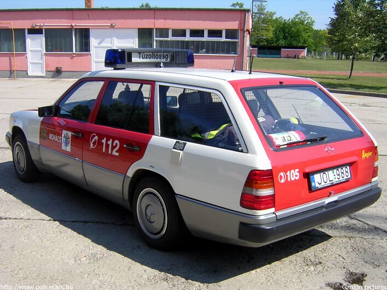 Mercedes E, Mohácsi Hivatásos Önkormányzati Tûzoltóság, fotó: Gzozzo pictures
Keywords: tûzoltóautó HÖT magyar Magyarország tûzoltó tûzoltóság JOL-988 fire firetruck Hungary hungarian