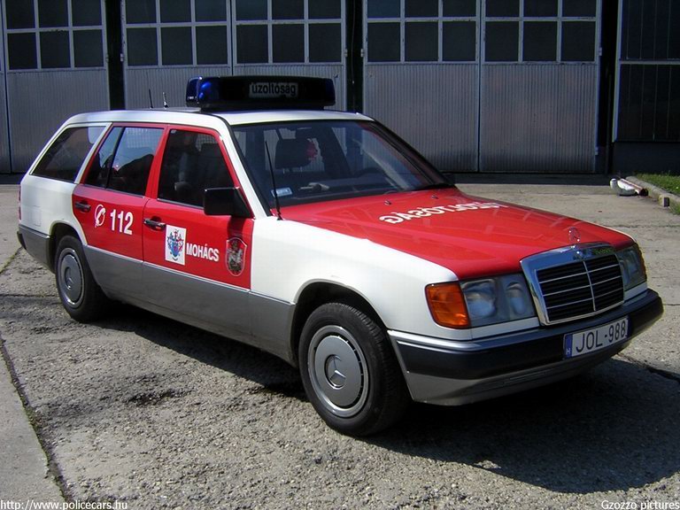Mercedes E, Mohácsi Hivatásos Önkormányzati Tûzoltóság, fotó: Gzozzo pictures
Keywords: tûzoltóautó HÖT magyar Magyarország tûzoltó tûzoltóság JOL-988 fire firetruck Hungary hungarian