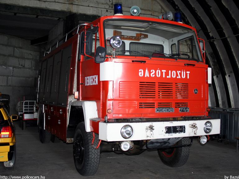 Csepel 744, Debrecen Airport, fotó: Bazsi
Keywords: tûzoltóautó létesítményi tûzoltóság