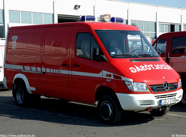 Mercedes Sprinter, fotó: Norbee
Keywords: HÖT tûzoltóautó magyar Magyarország tûzoltó tûzoltóság JGJ-318 fire firetruck Hungary hungarian