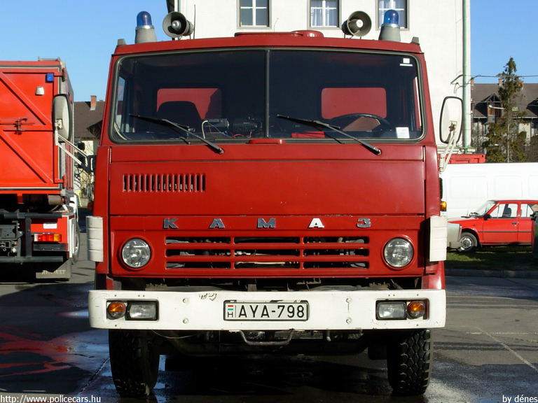 Kamaz 53212, Zalaegerszegi Hivatásos Önkormányzati Tûzoltóság, fotó: dénes
Keywords: tûzoltóautó tûzoltó HÖT magyar Magyarország tûzoltóság AYA-798 fire firetruck Hungary hungarian