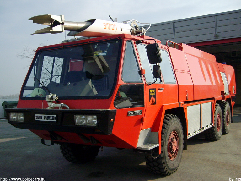 Simon Protector 6x6, Ferihegy, fotó: Rizi
Keywords: létesítményi tûzoltóság tûzoltóautó