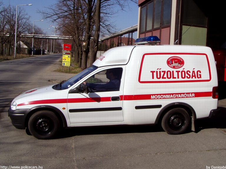 Opel Combo, Mosonmagyaróvári Hivatásos Önkormányzati Tûzoltóság, fotó: Danigabi
Keywords: tûzoltóautó tûzoltó HÖT tûzoltóság magyar Magyarország GDZ-470 fire firetruck Hungary hungarian
