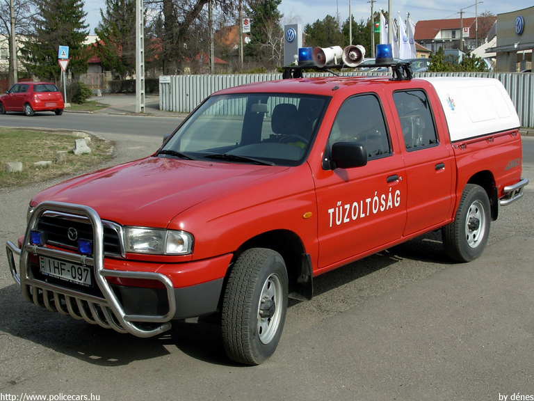 Mazda B2500, Gödöllõi Hivatásos Önkormányzati Tûzoltóság, fotó: dénes
Keywords: tûzoltóautó tûzoltó HÖT tûzoltóság magyar Magyarország IHF-097 fire firetruck Hungary hungarian