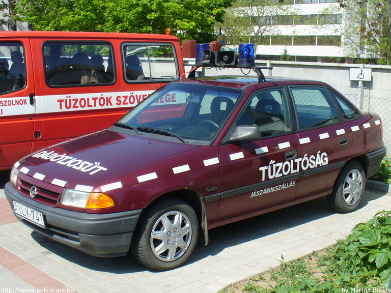 Opel Astra F, Jászárokszállási Önkéntes Tûzoltó Egyesület, fotó: Márton Balázs
Keywords: tûzoltóautó ÖTE tûzoltóság tûzoltó ILY-741 hungarian Hungary fire firetruck magyar Magyarország