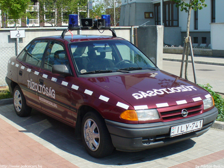 Opel Astra F, Jászárokszállási Önkéntes Tûzoltó Egyesület, fotó: Márton Balázs
Keywords: tûzoltóautó ÖTE tûzoltóság tûzoltó ILY-741 hungarian Hungary fire firetruck magyar Magyarország
