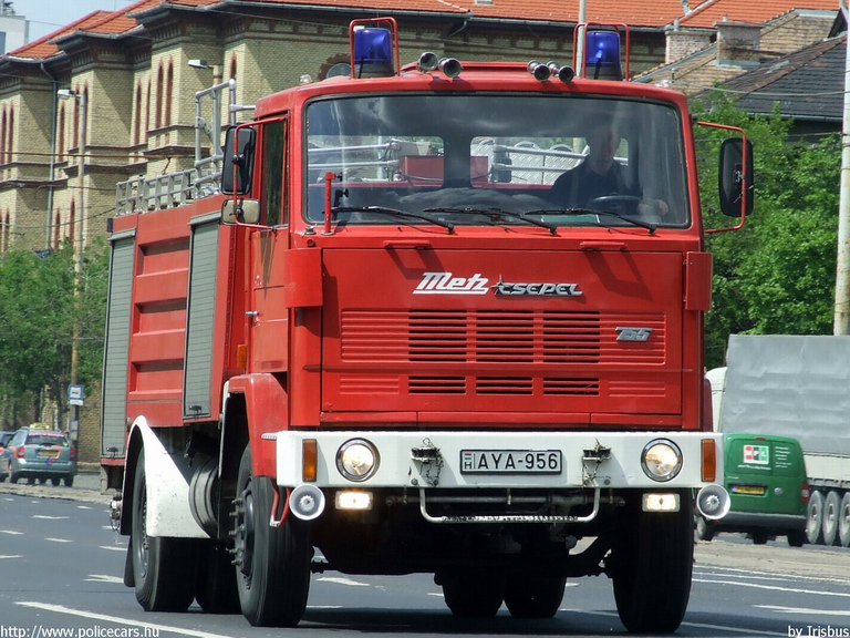 Csepel D-755, Fõvárosi Tûzoltóparancsnokság, Újbudai Tûzõrség, fotó: Irisbus
Keywords: tûzoltóautó tûzoltó HÖT tûzoltóság magyar Magyarország AYA-956 fire firetruck Hungary hungarian