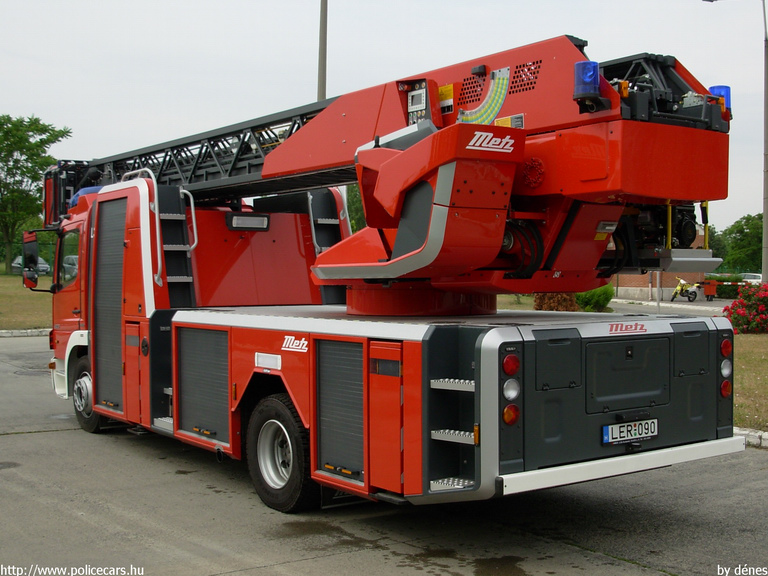 Metz L32 Mercedes Atego 1326, fotó: dénes
Keywords: tûzoltóautó tûzoltó HÖT tûzoltóság magyar Magyarország LER-090 fire firetruck Hungary hungarian