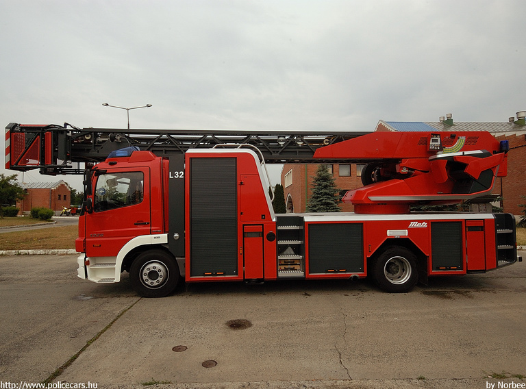 Metz L32 Mercedes Atego 1326, fotó: Norbee
Keywords: tûzoltóautó tûzoltó HÖT tûzoltóság magyar Magyarország LER-090 fire firetruck Hungary hungarian