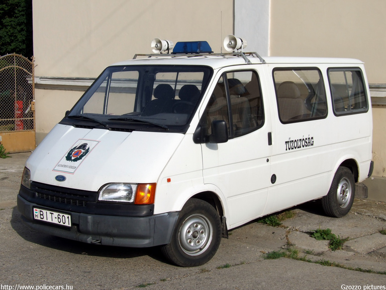 Ford Transit, Tamási Önkéntes Tûzoltóság, fotó: Gzozzo pictures
Keywords: tûzoltóautó tûzoltó ÖT tûzoltóság magyar Magyarország BIT-601 fire firetruck Hungary hungarian