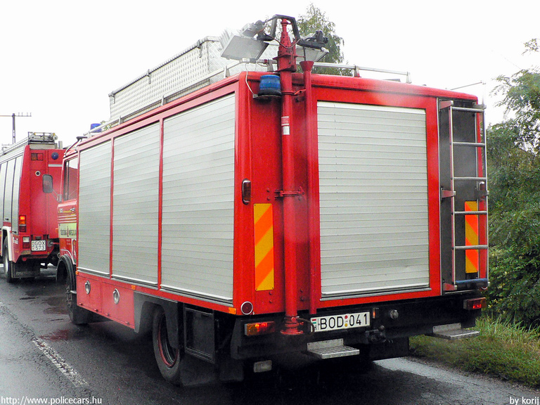 Mercedes, Mátészalkai Hivatásos Önkormányzati Tûzoltóság, fotó: korij
Keywords: tûzoltóautó tûzoltó HÖT tûzoltóság magyar Magyarország BOD-041 fire firetruck Hungary hungarian