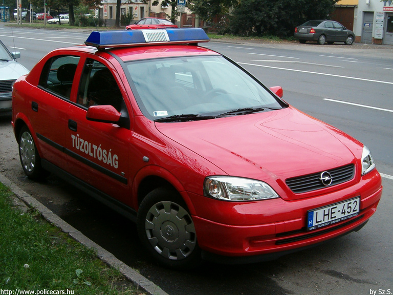 Opel Astra G, Szegedi Hivatásos Önkormányzati Tûzoltóság, fotó: Sz.S.
Keywords: tûzoltóautó tûzoltó HÖT tûzoltóság magyar Magyarország LHE-452 fire firetruck Hungary hungarian