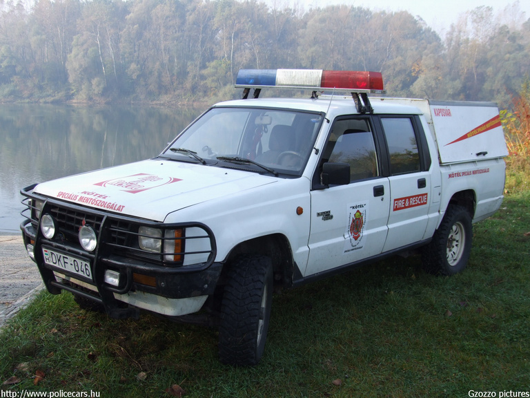 Mitsubishi L200, Kaposvári Önkéntes Tûzoltó és Életmentõ Egyesület, fotó: Gzozzo pictures
Keywords: speciális mentők tûzoltóautó kötél