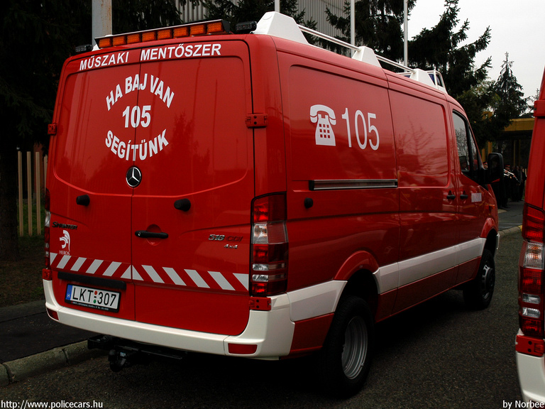 Mercedes-Benz Sprinter II 518 CDI 4x4 HEROS MINI RESCUE, fotó: Norbee
Keywords: tûzoltóautó tûzoltó HÖT tûzoltóság magyar Magyarország LKT-307 fire firetruck Hungary hungarian