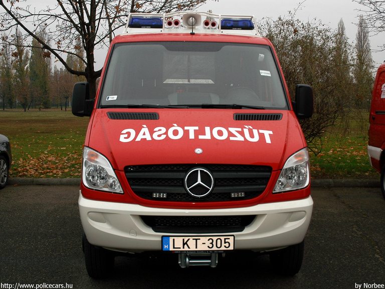 Mercedes-Benz Sprinter II 518 CDI 4x4 HEROS MINI RESCUE, fotó: Norbee
Keywords: tûzoltóautó tûzoltó HÖT tûzoltóság magyar Magyarország LKT-305 fire firetruck Hungary hungarian