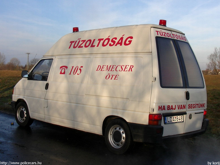VW Transporter T4, Demecseri Önkéntes Tûzoltó Egyesület, fotó: korij
Keywords: tûzoltó tûzoltóság tûzoltóautó ÖTE magyar Magyarország LDA-848 hungarian Hungary fire firetruck