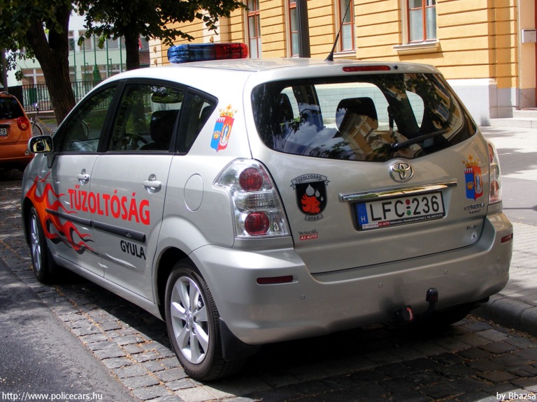 Toyota Corolla Verso, Gyulai Hivatásos Önkormányzati Tûzoltóság, fotó: Bbazsa
Keywords: tûzoltóautó tûzoltó HÖT tûzoltóság magyar Magyarország LFC-236 fire firetruck Hungary hungarian