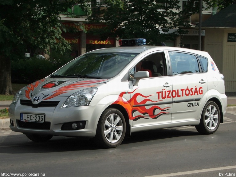Toyota Corolla Verso, Gyulai Hivatásos Önkormányzati Tûzoltóság, fotó: PChris
Keywords: tûzoltóautó tûzoltó HÖT tûzoltóság magyar Magyarország LFC-236 fire firetruck Hungary hungarian