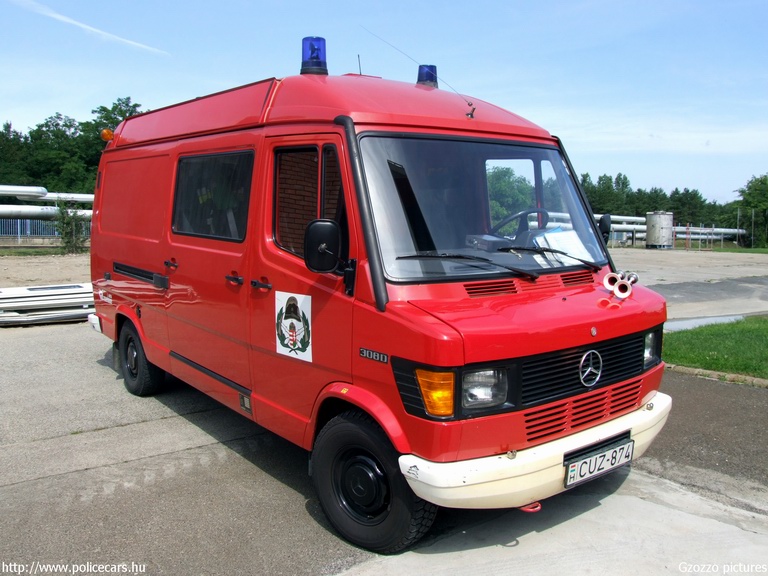 Mercedes 308D, [url=http://www.atomix.hu/atu/bemutat.htm]Atomix Kft. Paksi Atomerõmû Tûzoltóság[/url], fotó: Gzozzo pictures
Keywords: tûzoltóautó tûzoltó létesítményi tûzoltóság