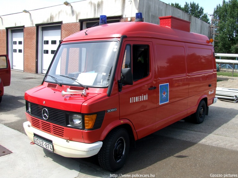 Mercedes 308D, [url=http://www.atomix.hu/atu/bemutat.htm]Atomix Kft. Paksi Atomerõmû Tûzoltóság[/url], fotó: Gzozzo pictures
Keywords: tûzoltóautó tûzoltó létesítményi tûzoltóság