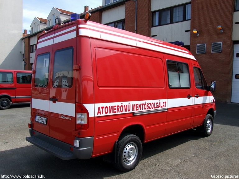 Mercedes Sprinter, [url=http://www.atomix.hu/atu/bemutat.htm]Atomix Kft. Paksi Atomerõmû Tûzoltóság[/url], fotó: Gzozzo pictures
Keywords: tûzoltóautó tûzoltó létesítményi tûzoltóság mentő mentőautó