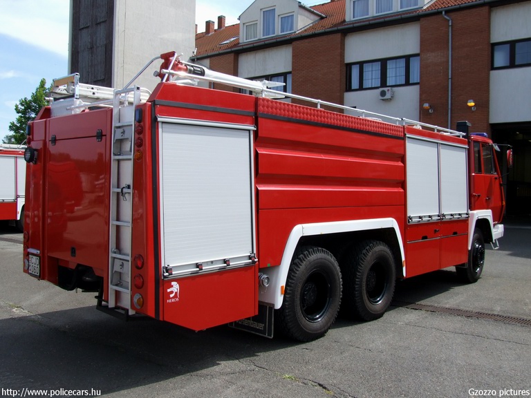 Steyr Rosenbauer ULF 6500/1000, [url=http://www.atomix.hu/atu/bemutat.htm]Atomix Kft. Paksi Atomerõmû Tûzoltóság[/url], fotó: Gzozzo pictures
Keywords: tûzoltóautó tûzoltó létesítményi tûzoltóság