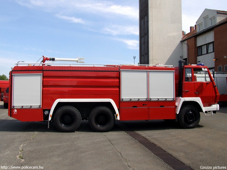 Steyr Rosenbauer ULF 6500/1000, [url=http://www.atomix.hu/atu/bemutat.htm]Atomix Kft. Paksi Atomerõmû Tûzoltóság[/url], fotó: Gzozzo pictures
Keywords: tûzoltóautó tûzoltó létesítményi tûzoltóság