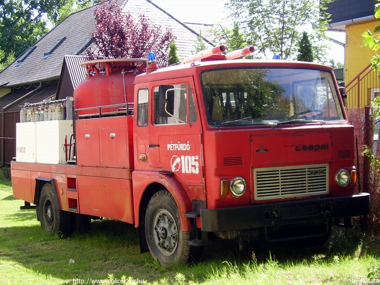 Csepel 730, Pétfürdõi Hivatásos Önkormányzati Tûzoltóság, fotó: Koszta
Keywords: tûzoltóautó tûzoltó HÖT tûzoltóság KXU-587 magyar Magyarország  fire firetruck Hungary hungarian