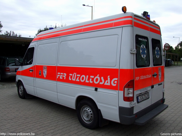 Mercedes Sprinter, [url=http://www.fer.hu/]FER Tûzoltóság[/url], Százhalombatta, fotó: Gzozzo pictures
Keywords: tûzoltóautó tûzoltó létesítményi tûzoltóság mentő mentőautó JGE-528