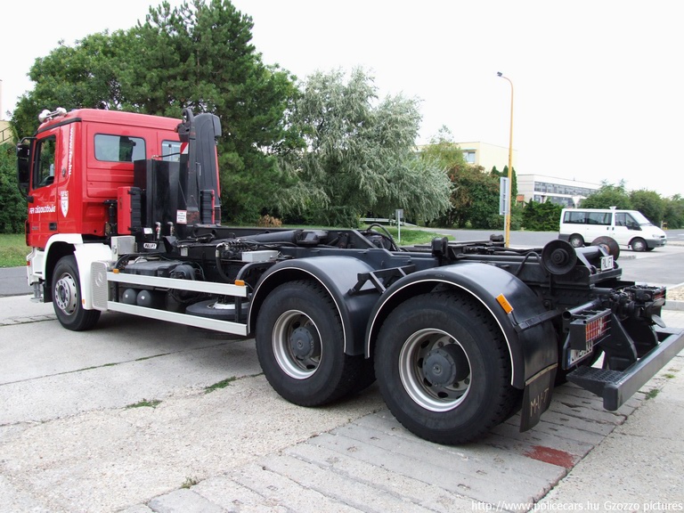 Mercedes Actros 2632, [url=http://www.fer.hu/]FER Tûzoltóság[/url], Százhalombatta, fotó: Gzozzo pictures
Keywords: tûzoltóautó tûzoltó létesítményi tûzoltóság mentő mentőautó JME-528