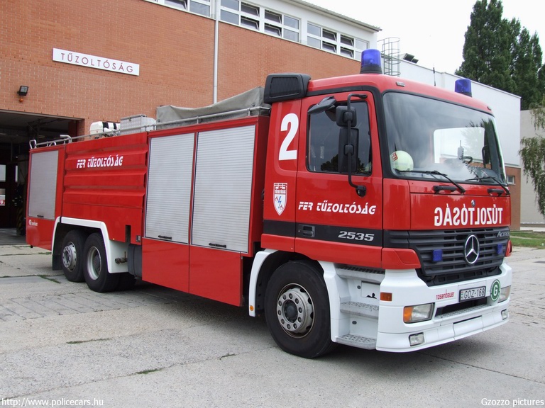 Mercedes Actros 2535, [url=http://www.fer.hu/]FER Tûzoltóság[/url], Százhalombatta, fotó: Gzozzo pictures
Keywords: tûzoltóautó tûzoltó létesítményi tûzoltóság GOZ-168