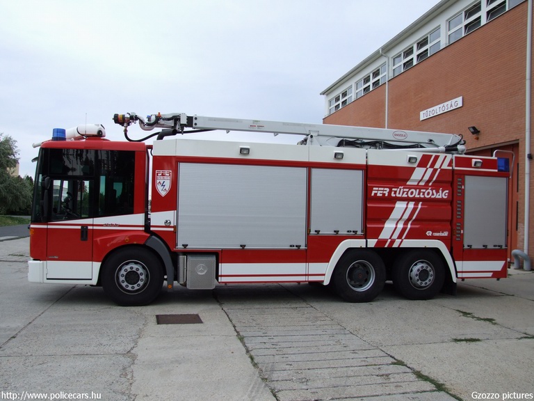 Mercedes Econic 2633 Rosenbauer ULF 4000/1500/1500 HRET, [url=http://www.fer.hu/]FER Tûzoltóság[/url], Százhalombatta, fotó: Gzozzo pictures
Keywords: tûzoltóautó tûzoltó létesítményi tûzoltóság LMG-398