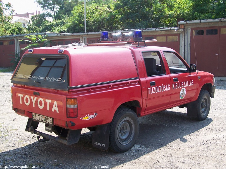 Toyota Hilux, Kisújszállási Önkéntes Tûzoltóság, fotó: Tonsil
Keywords: tûzoltóautó tûzoltó ÖT tûzoltóság magyar Magyarország ETD-858 fire firetruck Hungary hungarian