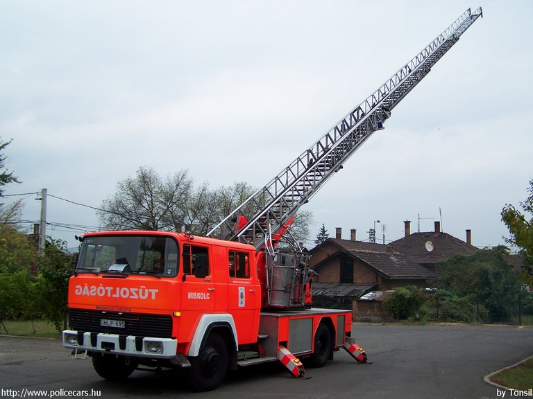 Magirus Deutz 170 D12-F, Hivatásos Önkormányzati Tûzoltóság Miskolc, fotó: Tonsil
Keywords: tûzoltóautó tûzoltó HÖT tûzoltóság magyar Magyarország HLP-695 fire firetruck Hungary hungarian