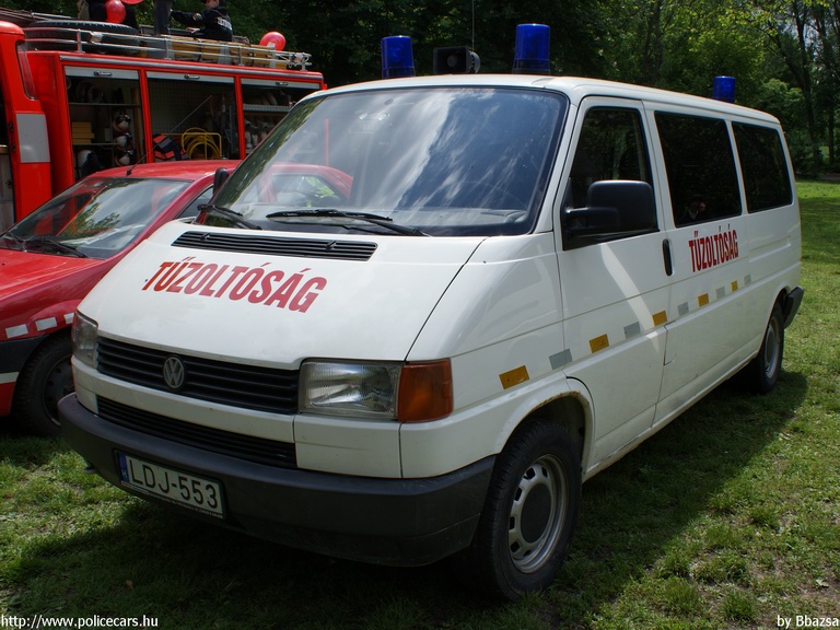 Volkswagen Transporter T4, Önkéntes Tûzoltó Egyesület Solymár, fotó: Bbazsa
Keywords: tûzoltóautó tûzoltó ÖTE tûzoltóság magyar Magyarország LDJ-553 hungarian Hungary fire firetruck