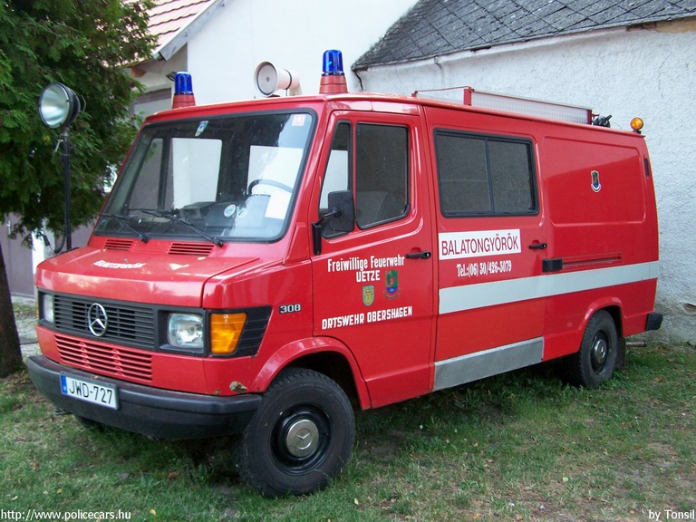 Mercedes-Benz 308, Balatongyöröki Önkéntes Tûzoltó Egyesület, fotó: Tonsil
Keywords: tûzoltóautó tûzoltó ÖTE tûzoltóság magyar Magyarország JWD-727 hungarian Hungary fire firetruck