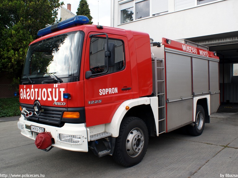 Mercedes-Benz ATEGO 1225, Hivatásos Önkormányzati Tûzoltóság Sopron, fotó: Bbazsa
Keywords: tûzoltóautó tûzoltó HÖT tûzoltóság magyar Magyarország HYV-776 fire firetruck Hungary hungarian