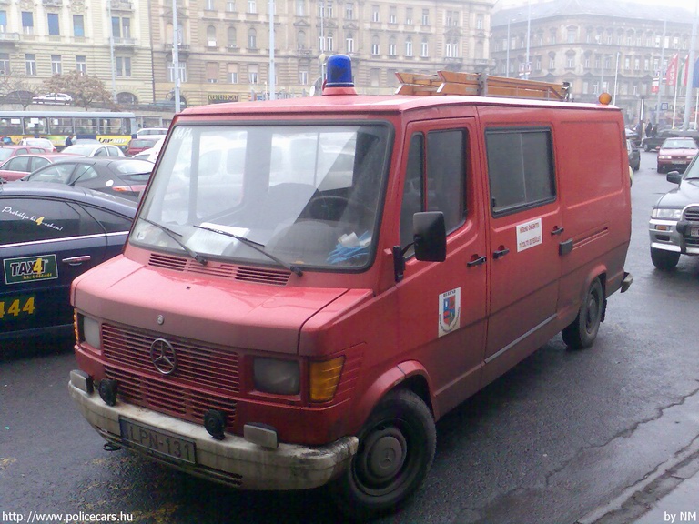 Mercedes, Herendi Önkéntes Tûzoltó Egyesület, fotó: NM
Keywords: tûzoltóautó tûzoltó ÖTE tûzoltóság magyar Magyarország LPN-131 hungarian Hungary fire firetruck