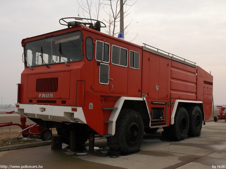 FAUN LF 910, Budapest Airport (Ferihegy) Repülõtéri Tûzoltóság, fotó: Holló
Keywords: létesítményi tûzoltó tûzoltóság tûzoltóautó magyar Magyarország