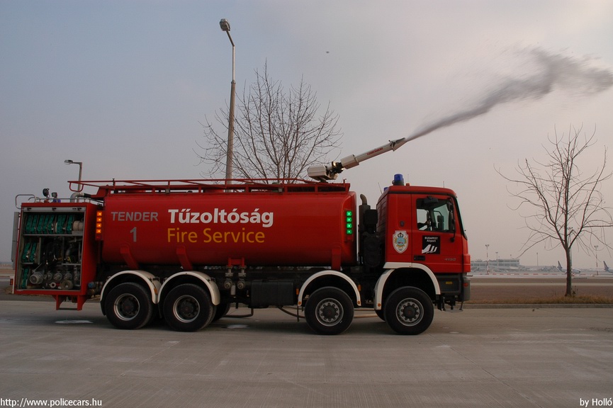 Mercedes-Benz Actros 4158, Budapest Airport (Ferihegy) Repülõtéri Tûzoltóság, fotó: Holló
Keywords: létesítményi tûzoltó tûzoltóság tûzoltóautó magyar Magyarország