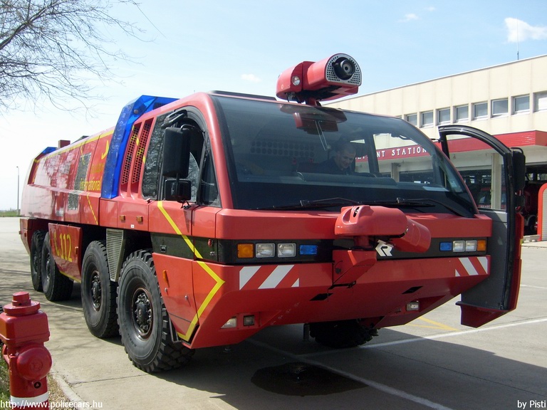 Rosenbauer Panther, Budapest Airport (Ferihegy) Repülõtéri Tûzoltóság, fotó: Pisti
Keywords: létesítményi tûzoltó tûzoltóság tûzoltóautó magyar Magyarország