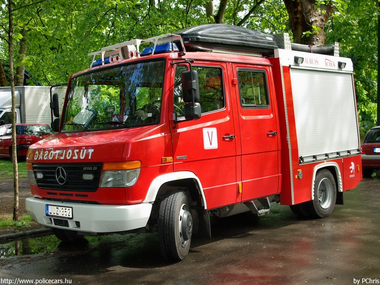 Mercedes-Benz Vario 816D HEROS ICTUS, Budapest, Fõvárosi Tûzoltóparancsnokság, fotó: PChris
Keywords: tûzoltó tûzoltóság tûzoltóautó magyar Magyarország HÖT LJZ-352 fire firetruck Hungary hungarian
