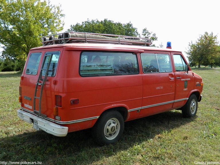 Chevrolet Sport Van,  Somogyjád Község Tûzoltó Egyesülete, fotó: Gzozzo pictures
Keywords: tûzoltó tûzoltóság tûzoltóautó ÖTE magyar Magyarország GOZ-796 hungarian Hungary fire firetruck