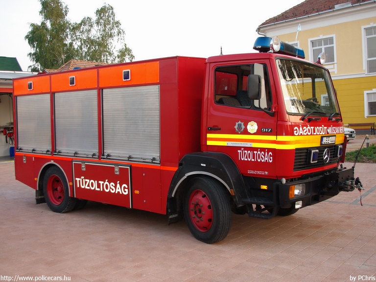 Mercedes-Benz 917, Pilisvörösvári Önkéntes Tûzoltó Egyesület, fotó: PChris
Keywords: tûzoltó tûzoltóság tûzoltóautó ÖTE magyar Magyarország LEE-444 hungarian Hungary fire firetruck