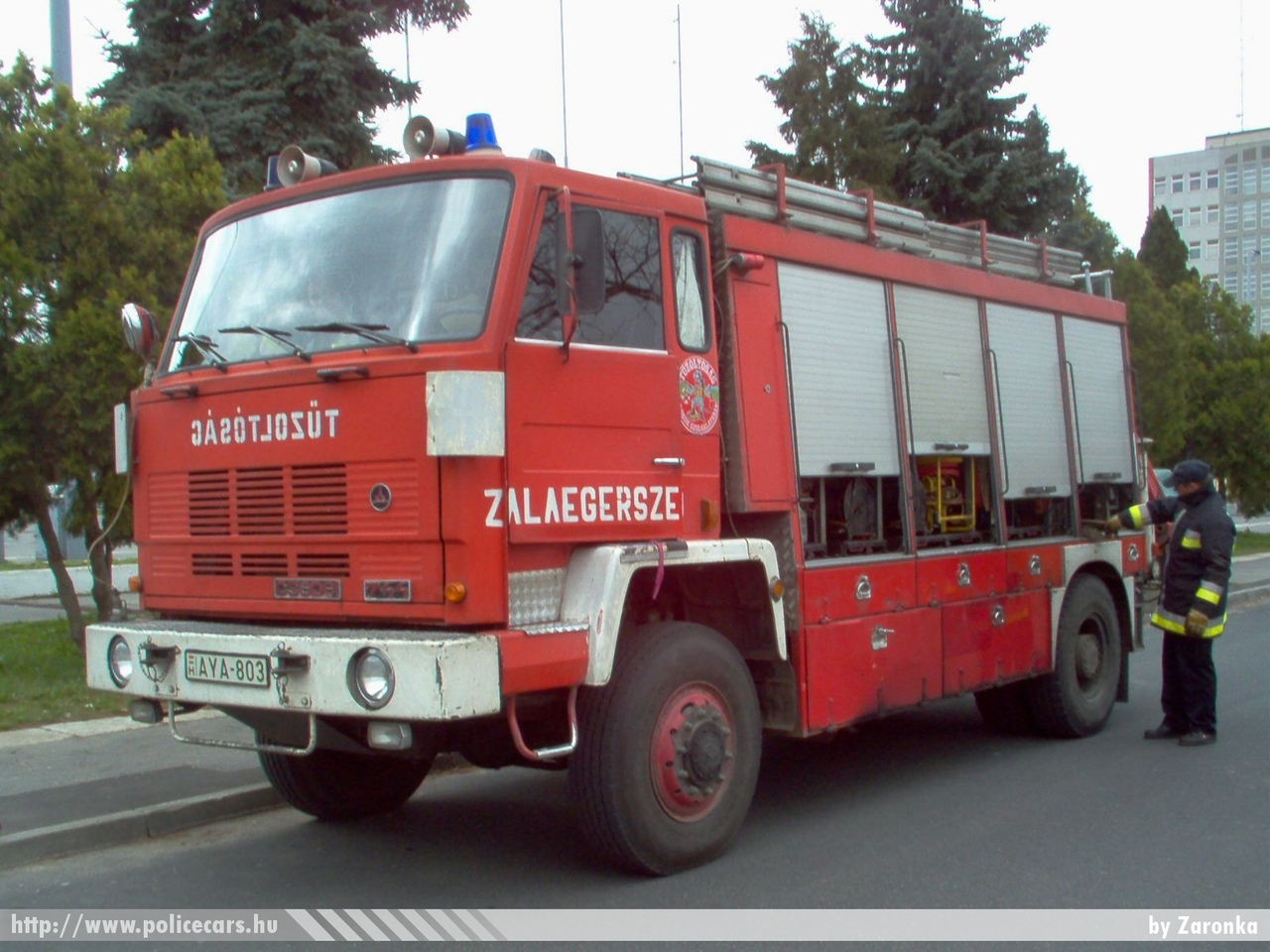 Csepel 744, Zalaegerszegi Hivatásos Önkormányzati Tûzoltóság, fotó: Zaronka
Keywords: tûzoltóautó tûzoltó HÖT tûzoltóság magyar Magyarország AYA-803 fire firetruck Hungary hungarian