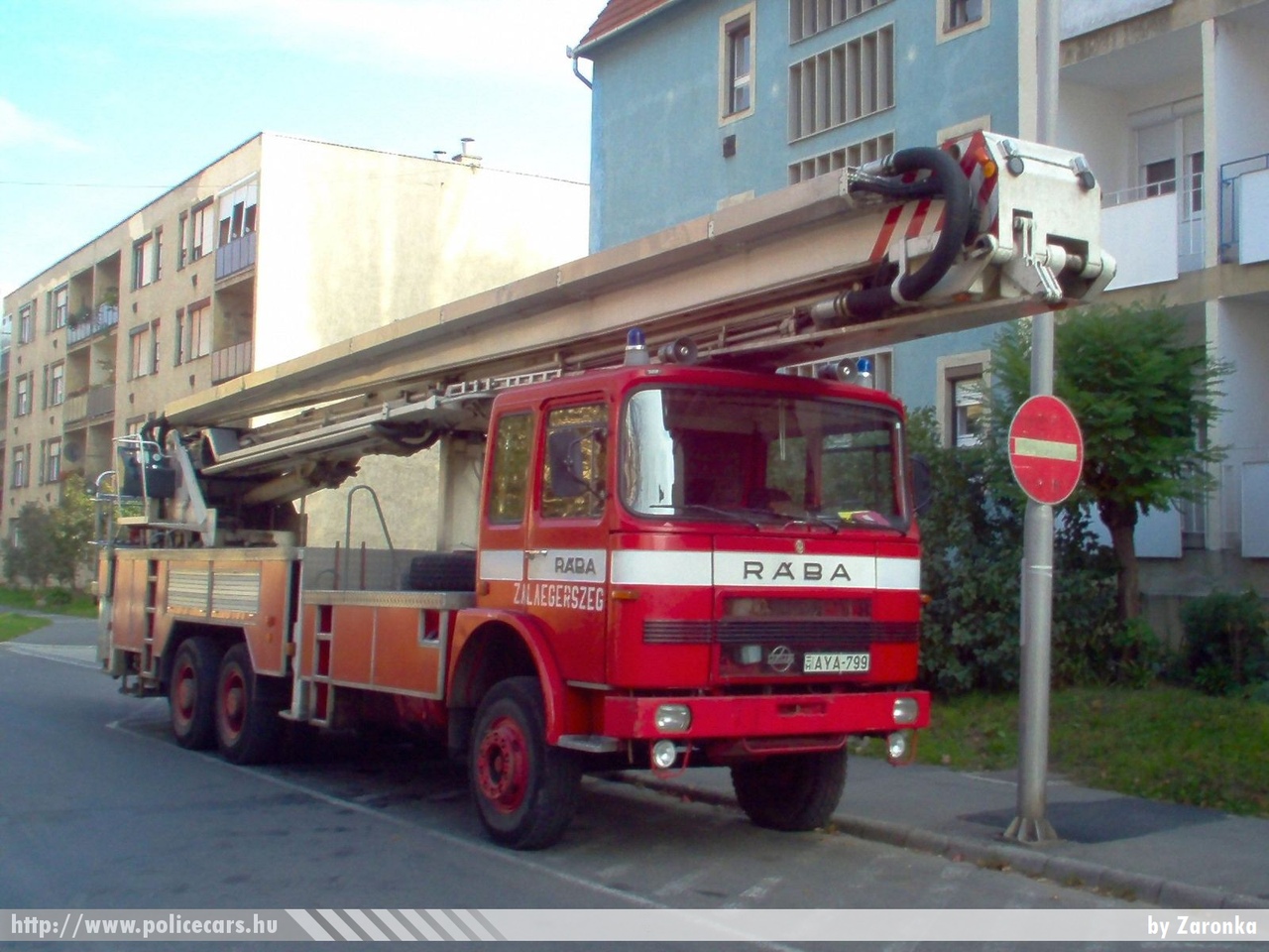 Rába SIMON Snorkel SS-400, Zalaegerszegi Hivatásos Önkormányzati Tûzoltóság, fotó: Zaronka
Keywords: HÖT tûzoltóautó magyar Magyarország tûzoltó tûzoltóság AYA-799 fire firetruck Hungary hungarian